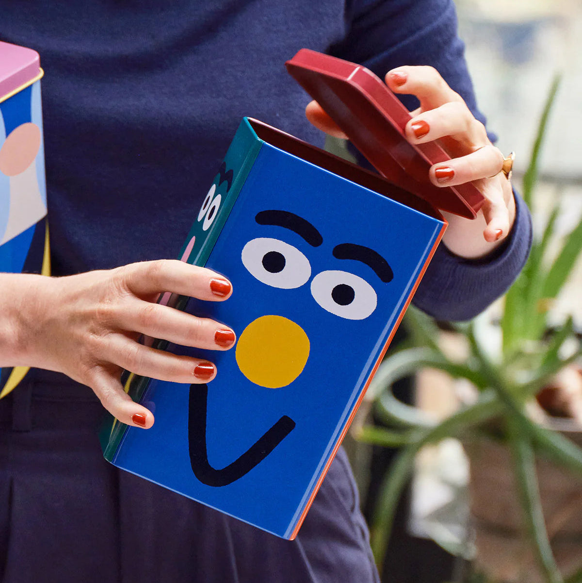 Cari Vander Yacht For Wrap | Faces Coffee Tin